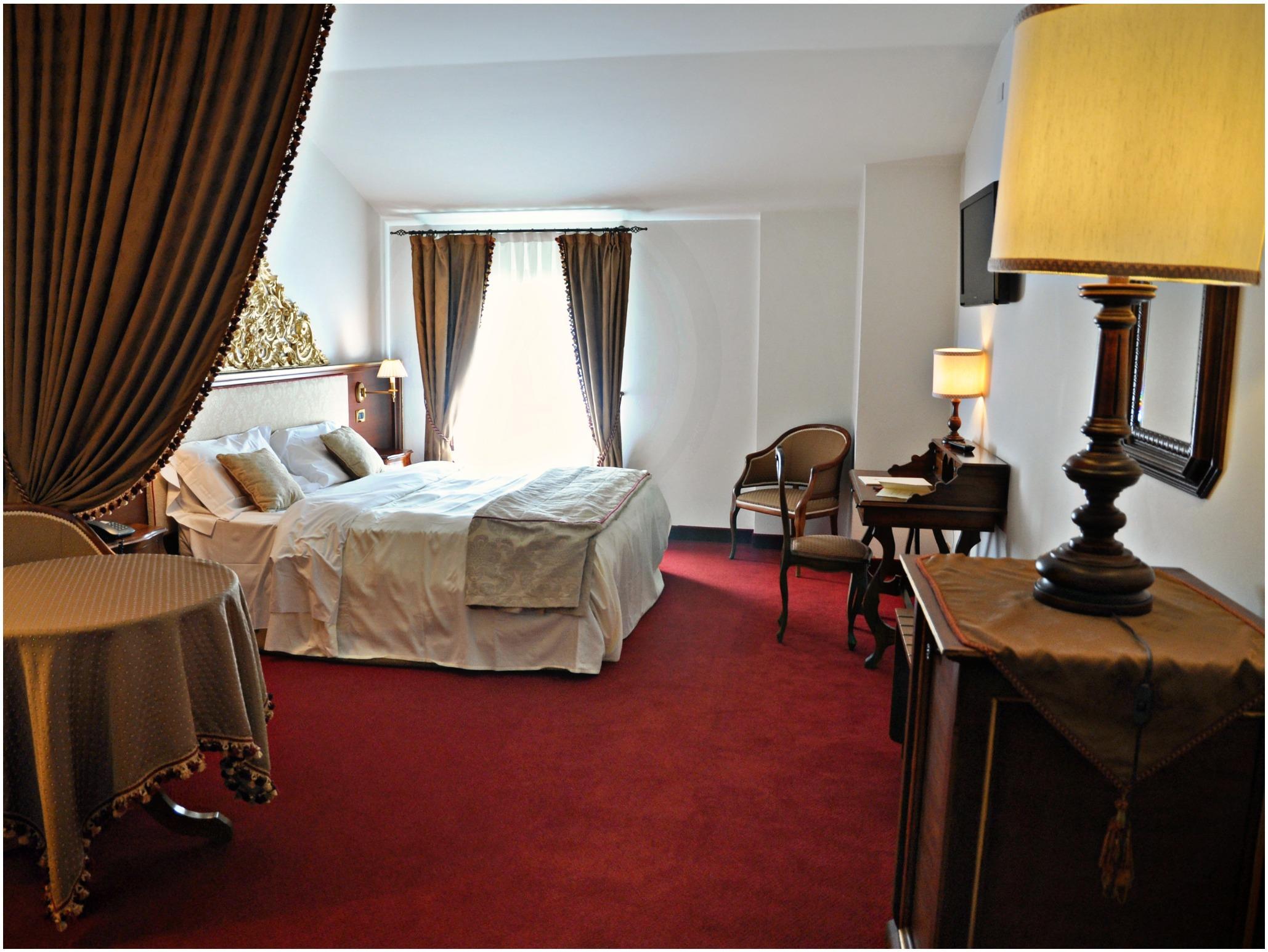 Hotel Villa Condulmer Mogliano Veneto Exterior photo A room at the hotel
