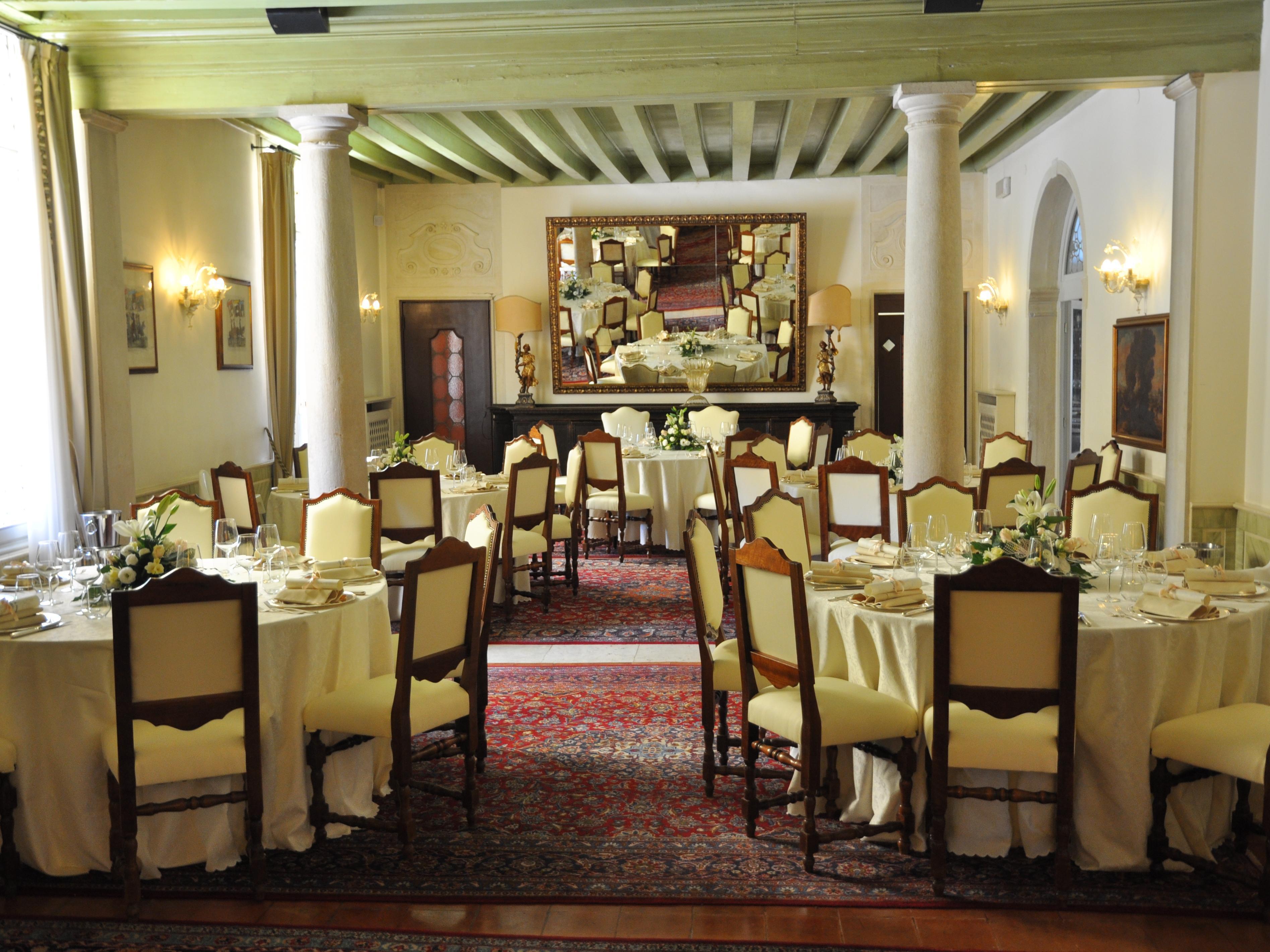 Hotel Villa Condulmer Mogliano Veneto Exterior photo The ballroom