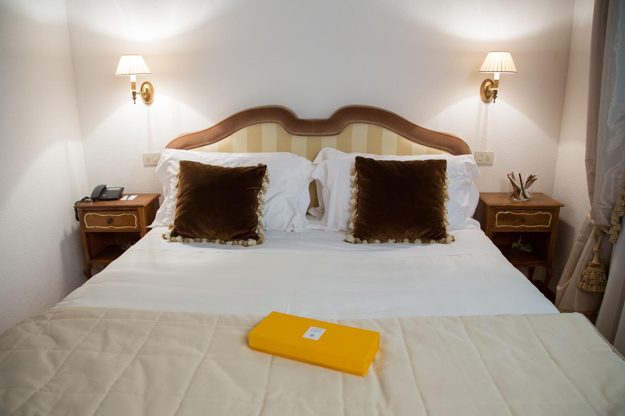 Hotel Villa Condulmer Mogliano Veneto Exterior photo A guest room at the hotel