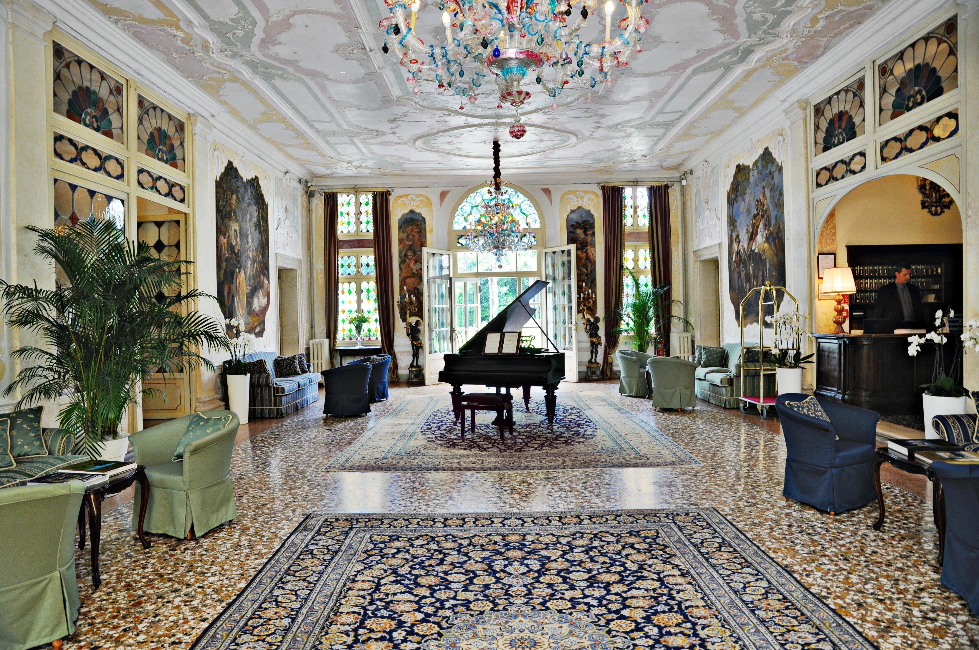Hotel Villa Condulmer Mogliano Veneto Exterior photo The lobby of the Hotel de la Paix