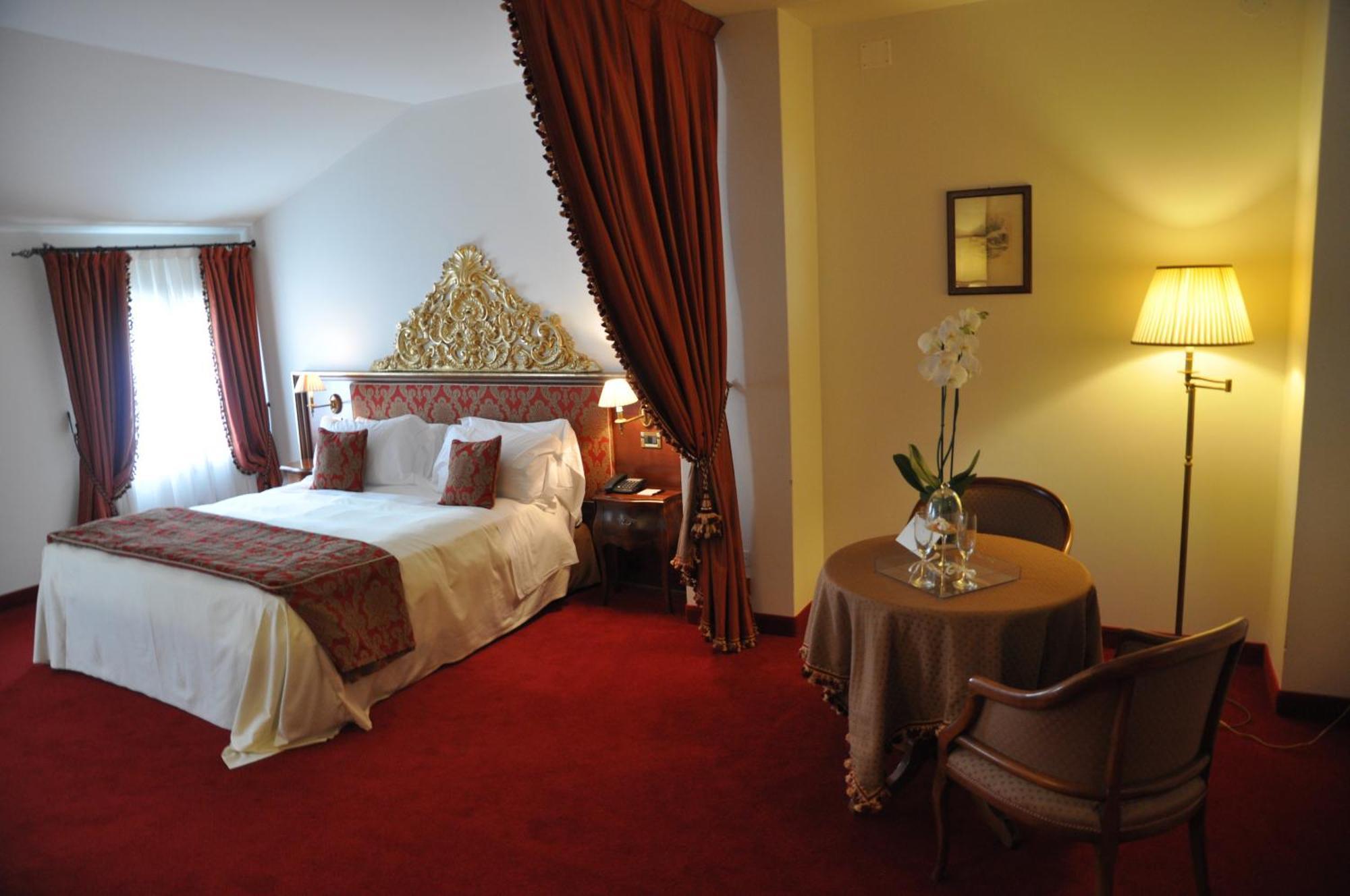 Hotel Villa Condulmer Mogliano Veneto Room photo A room at the hotel