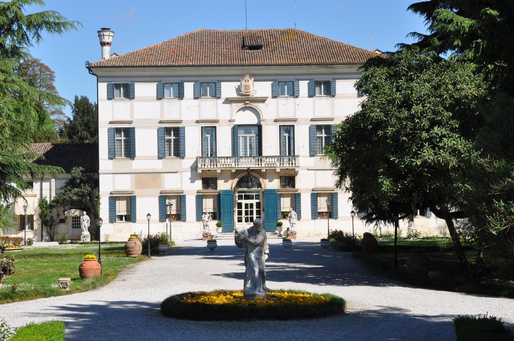 Hotel Villa Condulmer Mogliano Veneto Exterior photo The town hall in Montferrand-en-Charollais