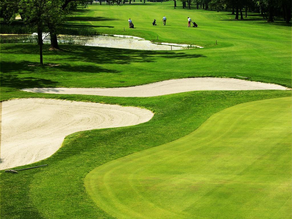 Hotel Villa Condulmer Mogliano Veneto Exterior photo Golf course