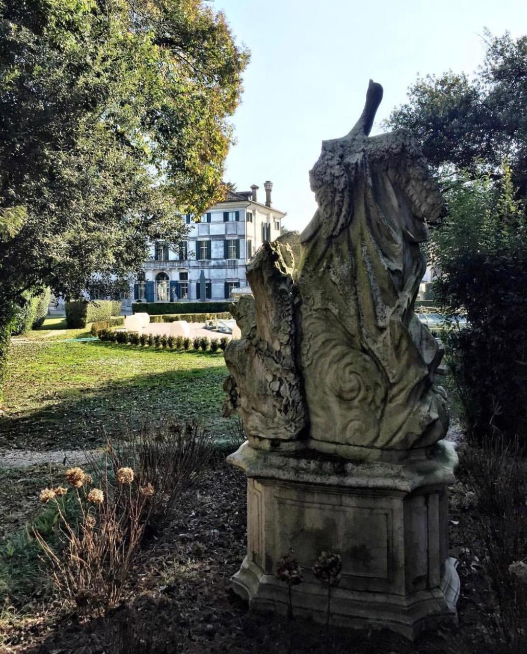 Hotel Villa Condulmer Mogliano Veneto Exterior photo The gardens of the Villa