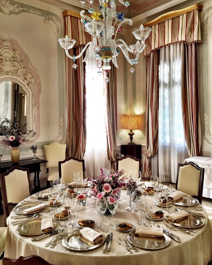 Hotel Villa Condulmer Mogliano Veneto Exterior photo The dining room
