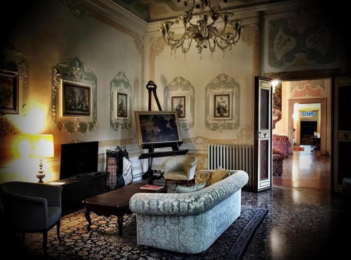 Hotel Villa Condulmer Mogliano Veneto Exterior photo The interior of the villa