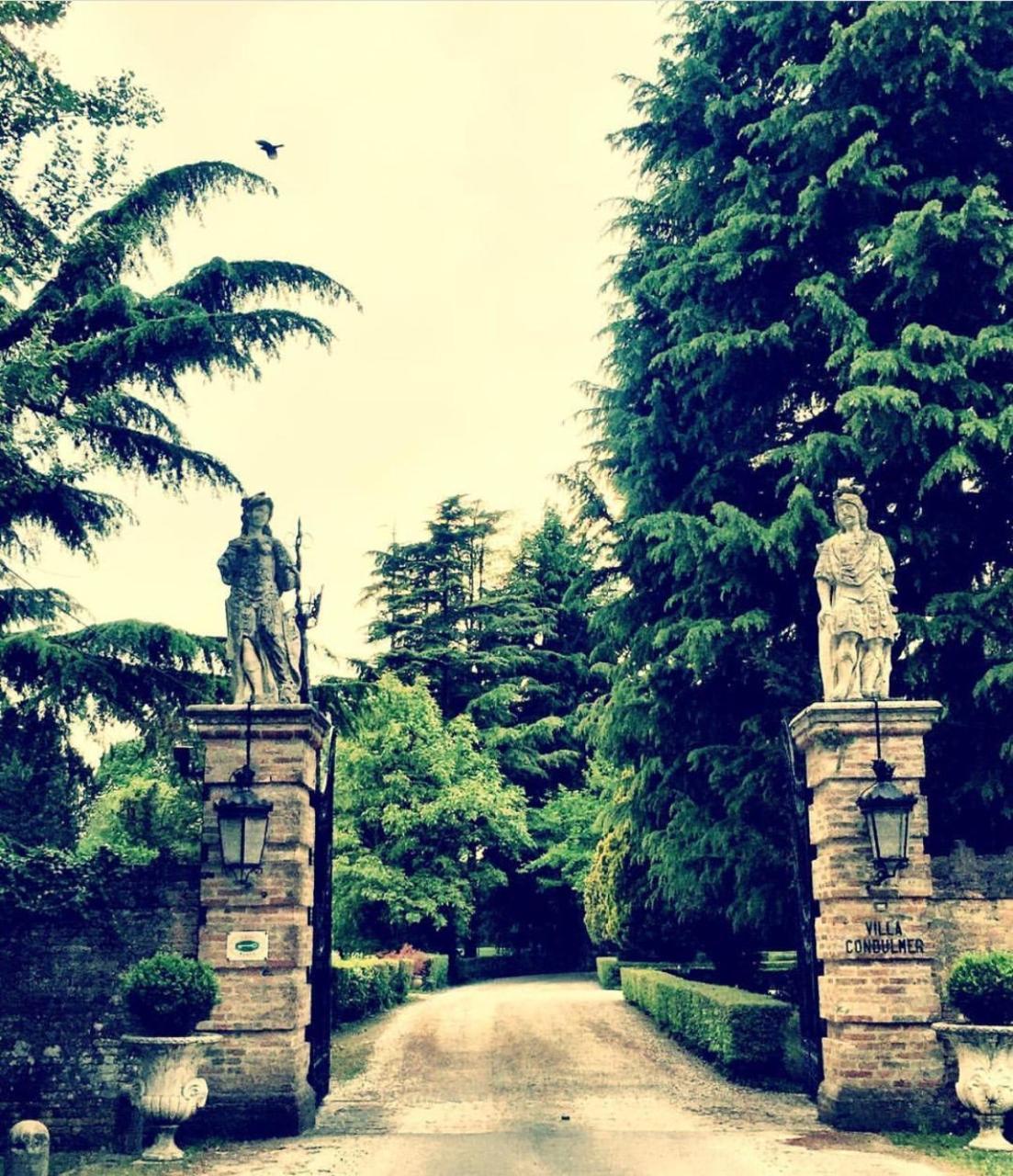 Hotel Villa Condulmer Mogliano Veneto Exterior photo Entrance to the park